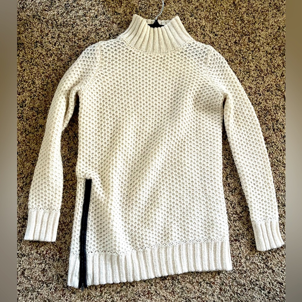 Banana Republic Ivory Tunic sweater XS